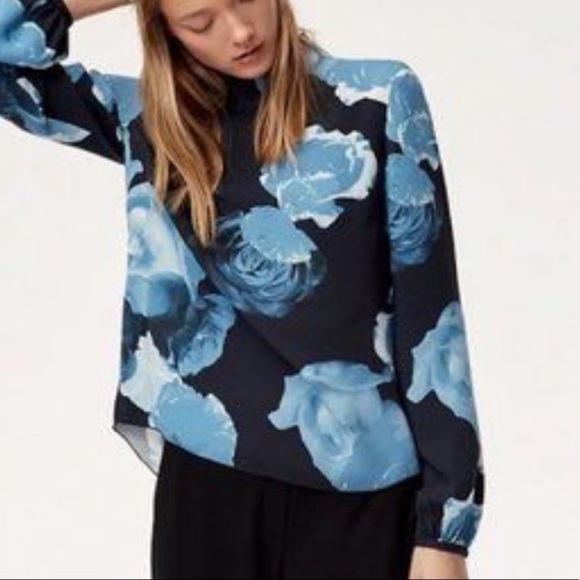 - Aritzia Babaton Navy/Light Blue Floral Long Sleeve Blouse Size L - Picture 1 of 9